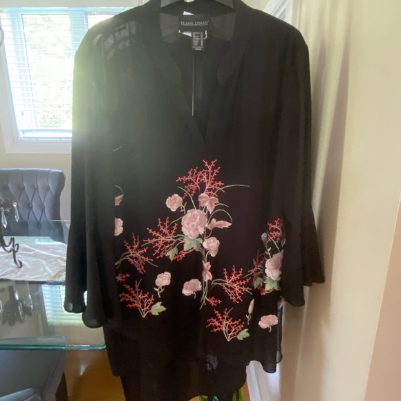 Black light chiffon top with embroidered flowers - Picture 2 of 2